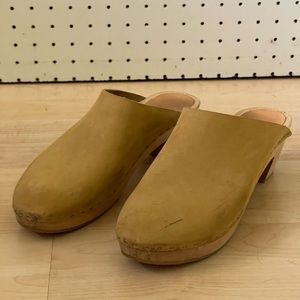 Bryr Clementine Clog in Fennel Nubuck Suede Leather